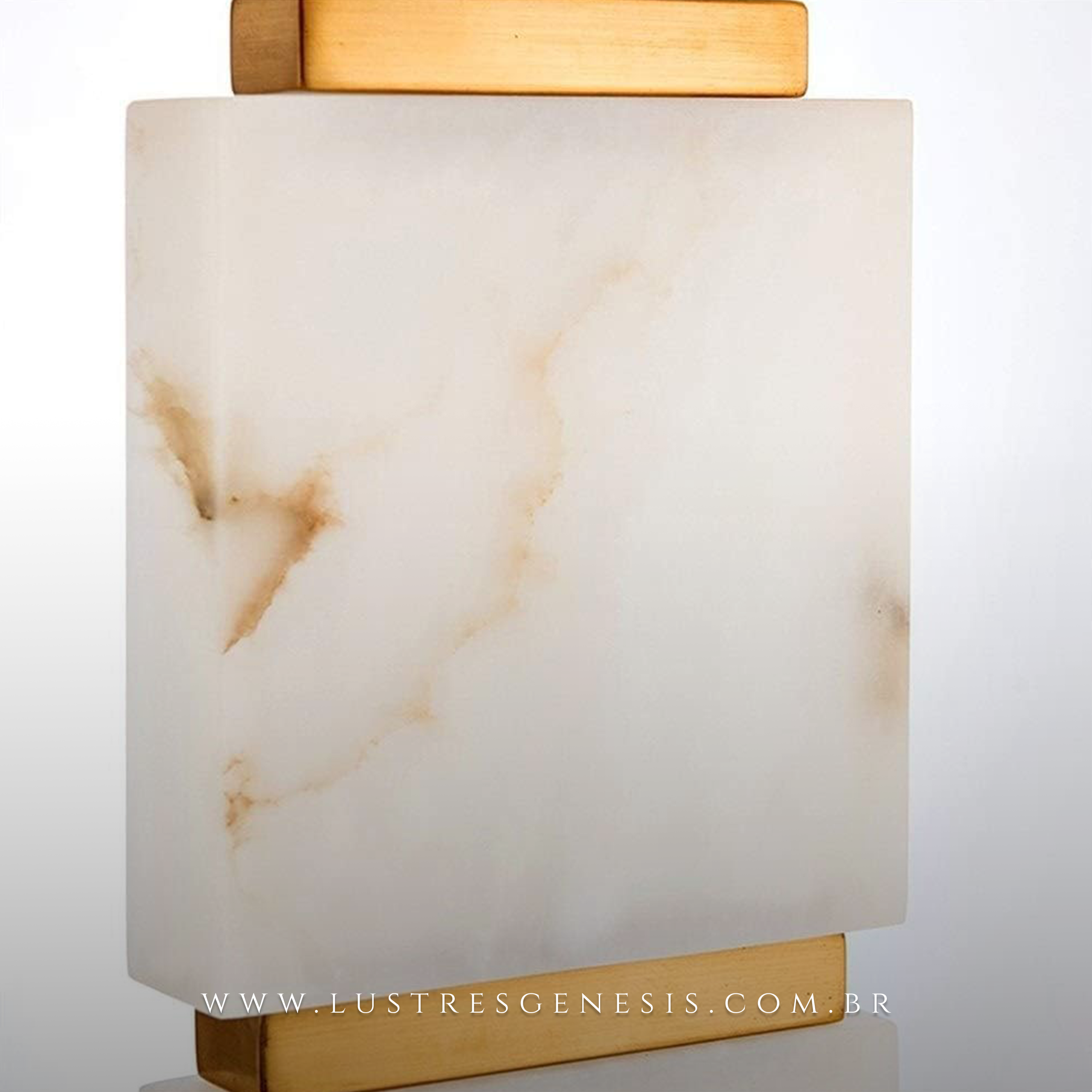 Luminária de mesa de mármore branco com detalhes dourados Urania, ideal para quartos, cabeceira de cama e salas.